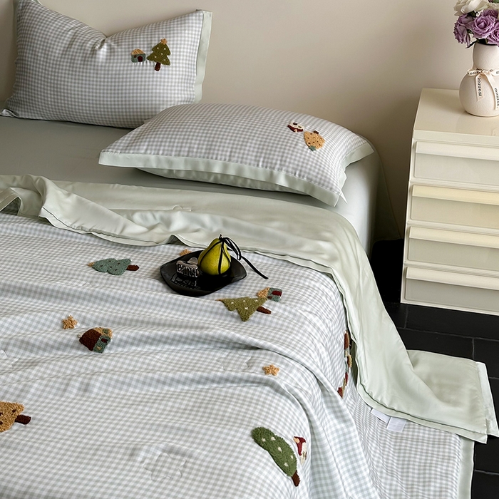 91家纺网 家纺一手货源 找家纺 FORTWO家纺原创设计（FOR TWO家纺） 2025新款60S兰精天丝断角款格子毛巾绣夏被夏凉被空调被 星星树