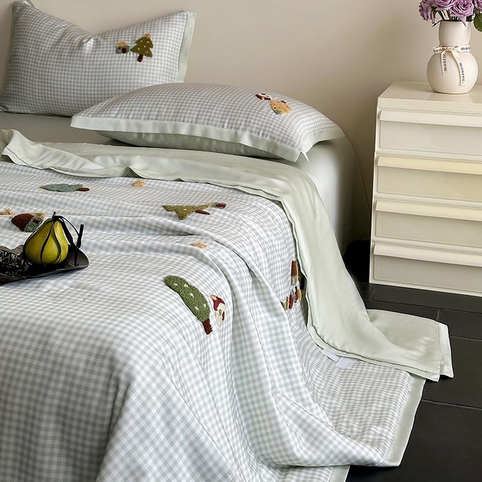 91家纺网 家纺一手货源 找家纺 FORTWO家纺原创设计（FOR TWO家纺） 2025新款60S兰精天丝断角款格子毛巾绣夏被夏凉被空调被 星星树