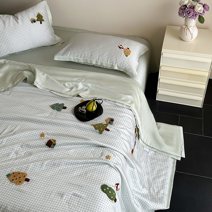 91家纺网 家纺一手货源 找家纺 FORTWO家纺原创设计（FOR TWO家纺） 2025新款60S兰精天丝断角款格子毛巾绣夏被夏凉被空调被 星星树