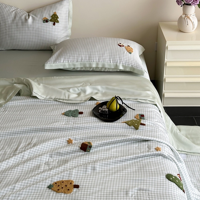 91家纺网 家纺一手货源 找家纺 FORTWO家纺原创设计（FOR TWO家纺） 2025新款60S兰精天丝断角款格子毛巾绣夏被夏凉被空调被 星星树