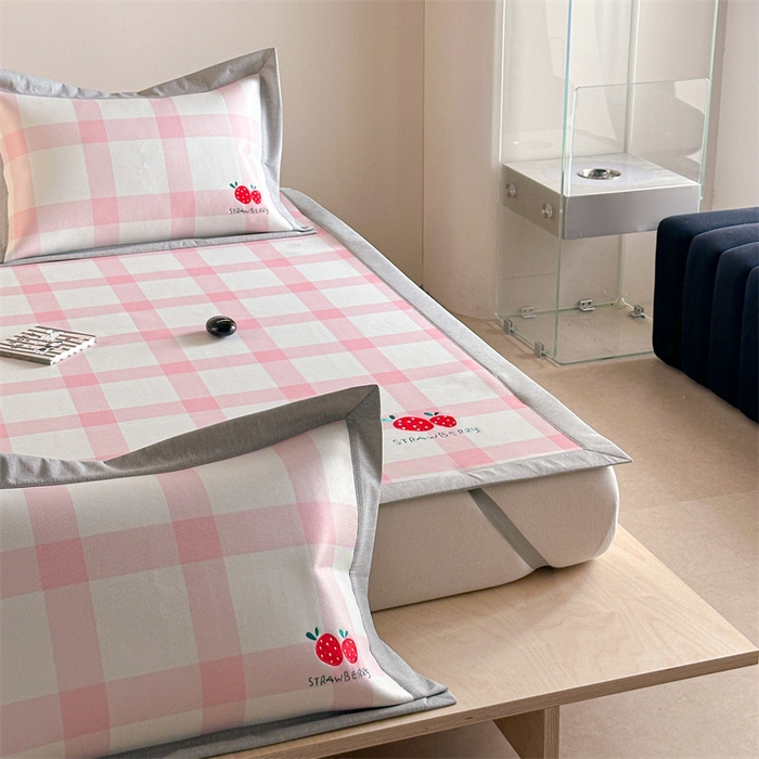 91家纺网 家纺一手货源 找家纺 Sweet dreams甜梦 2025新款母婴级7A抗菌养生冰藤席席子凉席-影棚2床席款 格子草莓