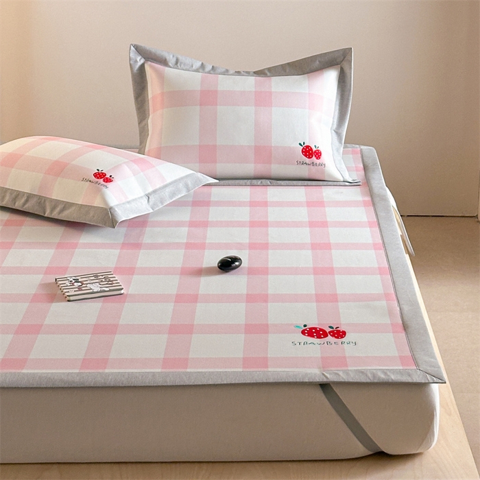 91家纺网 家纺一手货源 找家纺 Sweet dreams甜梦 2025新款母婴级7A抗菌养生冰藤席席子凉席-影棚2床席款 格子草莓