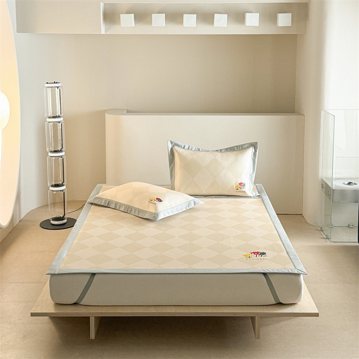 91家纺网 家纺一手货源 找家纺 Sweet dreams甜梦 2025新款母婴级7A抗菌养生冰藤席席子凉席-影棚2床席款 菱格小花朵