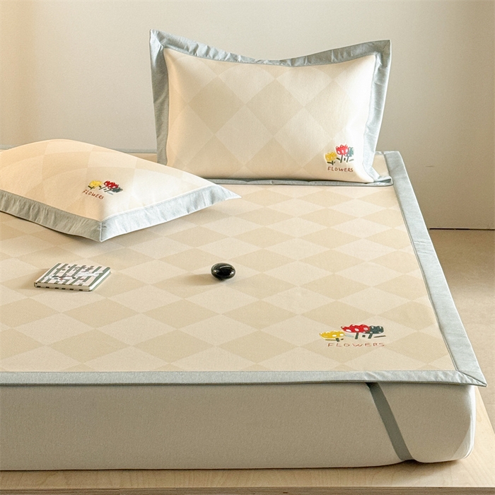 91家纺网 家纺一手货源 找家纺 Sweet dreams甜梦 2025新款母婴级7A抗菌养生冰藤席席子凉席-影棚2床席款 菱格小花朵