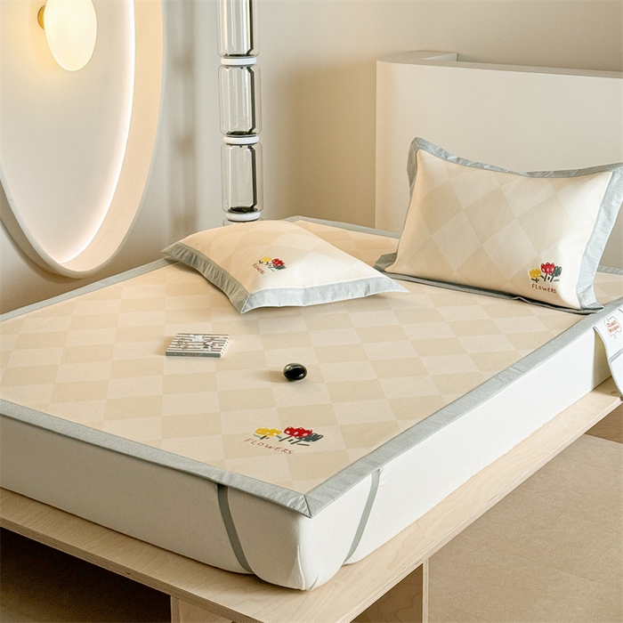 91家纺网 家纺一手货源 找家纺 Sweet dreams甜梦 2025新款母婴级7A抗菌养生冰藤席席子凉席-影棚2床席款 菱格小花朵