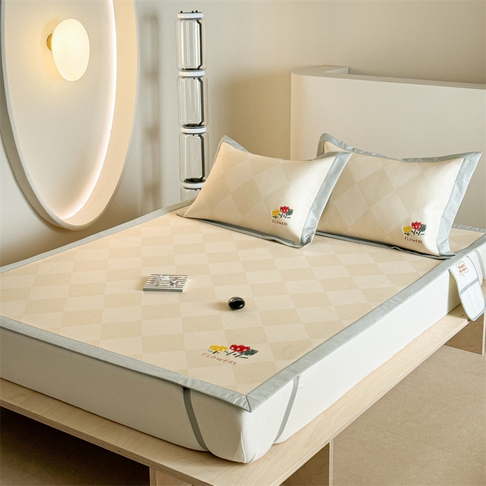 91家纺网 家纺一手货源 找家纺 Sweet dreams甜梦 2025新款母婴级7A抗菌养生冰藤席席子凉席-影棚2床席款 菱格小花朵