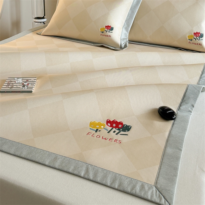 91家纺网 家纺一手货源 找家纺 Sweet dreams甜梦 2025新款母婴级7A抗菌养生冰藤席席子凉席-影棚2床席款 菱格小花朵