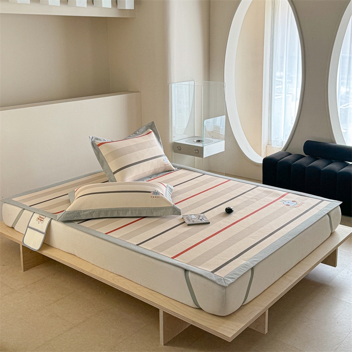 91家纺网 家纺一手货源 找家纺 Sweet dreams甜梦 2025新款母婴级7A抗菌养生冰藤席席子凉席-影棚2床席款 条纹小兔