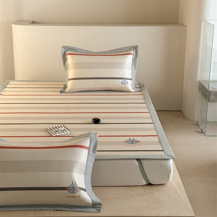 91家纺网 家纺一手货源 找家纺 Sweet dreams甜梦 2025新款母婴级7A抗菌养生冰藤席席子凉席-影棚2床席款 条纹小兔