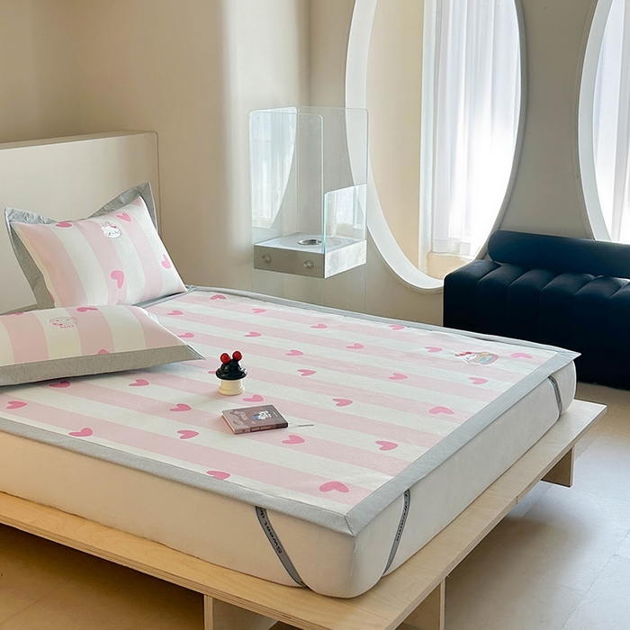 91家纺网 家纺一手货源 找家纺 Sweet dreams甜梦 2025新款母婴级7A抗菌养生冰藤席席子凉席-影棚2床席款 蛋糕猫猫