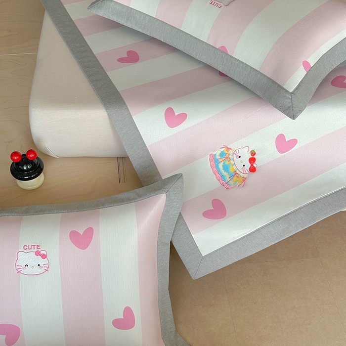 91家纺网 家纺一手货源 找家纺 Sweet dreams甜梦 2025新款母婴级7A抗菌养生冰藤席席子凉席-影棚2床席款 蛋糕猫猫