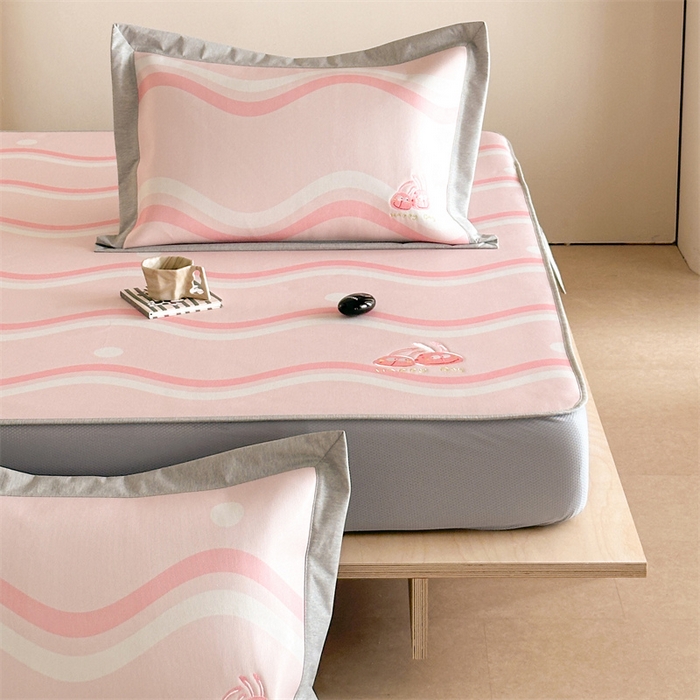 91家纺网 家纺一手货源 找家纺 Sweet dreams甜梦 2025新款母婴级7A抗菌养生冰藤席席子凉席-影棚2床笠款 波浪调皮兔