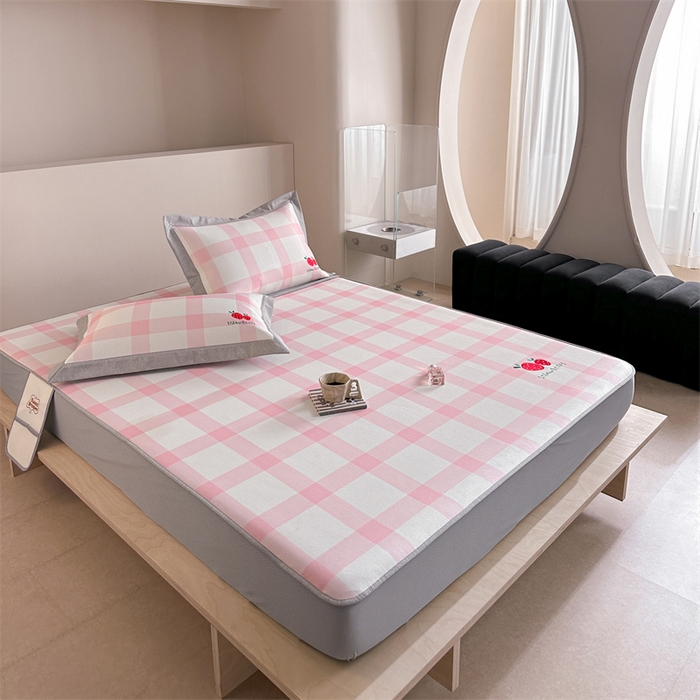 91家纺网 家纺一手货源 找家纺 Sweet dreams甜梦 2025新款母婴级7A抗菌养生冰藤席席子凉席-影棚2床笠款 格子草莓