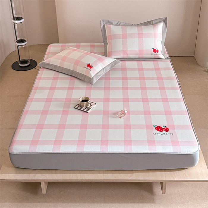 91家纺网 家纺一手货源 找家纺 Sweet dreams甜梦 2025新款母婴级7A抗菌养生冰藤席席子凉席-影棚2床笠款 格子草莓