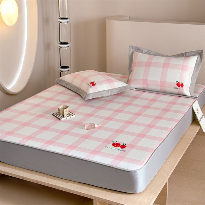 91家纺网 家纺一手货源 找家纺 Sweet dreams甜梦 2025新款母婴级7A抗菌养生冰藤席席子凉席-影棚2床笠款 格子草莓