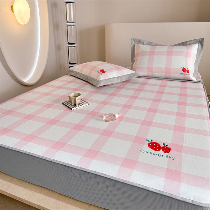 91家纺网 家纺一手货源 找家纺 Sweet dreams甜梦 2025新款母婴级7A抗菌养生冰藤席席子凉席-影棚2床笠款 格子草莓