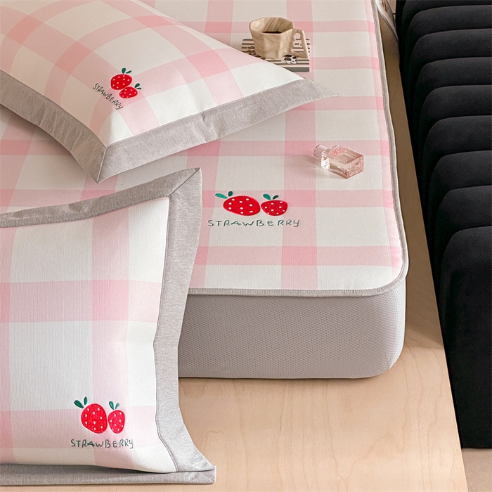 91家纺网 家纺一手货源 找家纺 Sweet dreams甜梦 2025新款母婴级7A抗菌养生冰藤席席子凉席-影棚2床笠款 格子草莓