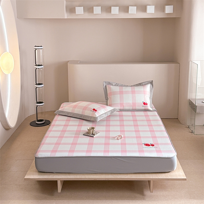 91家纺网 家纺一手货源 找家纺 Sweet dreams甜梦 2025新款母婴级7A抗菌养生冰藤席席子凉席-影棚2床笠款 格子草莓