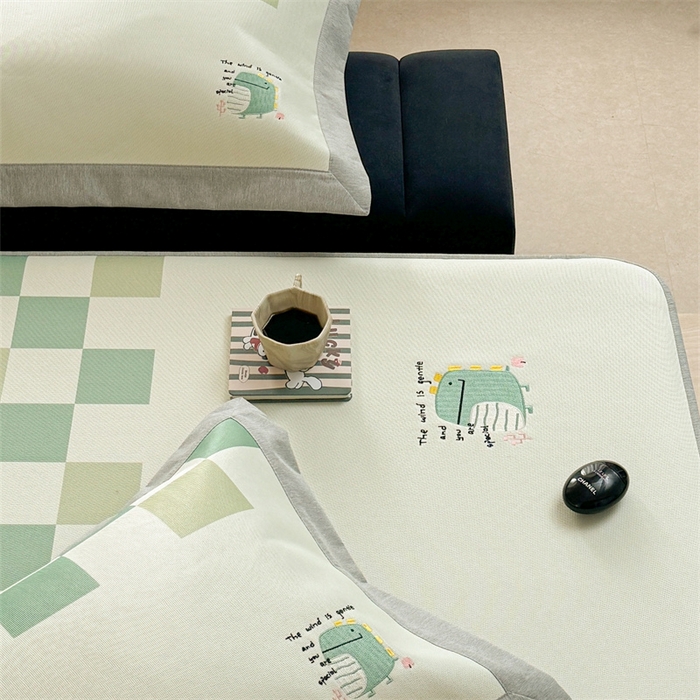 91家纺网 家纺一手货源 找家纺 Sweet dreams甜梦 2025新款母婴级7A抗菌养生冰藤席席子凉席-影棚2床笠款 格子恐龙