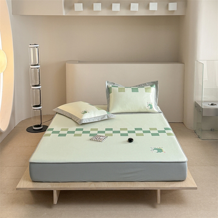 91家纺网 家纺一手货源 找家纺 Sweet dreams甜梦 2025新款母婴级7A抗菌养生冰藤席席子凉席-影棚2床笠款 格子恐龙