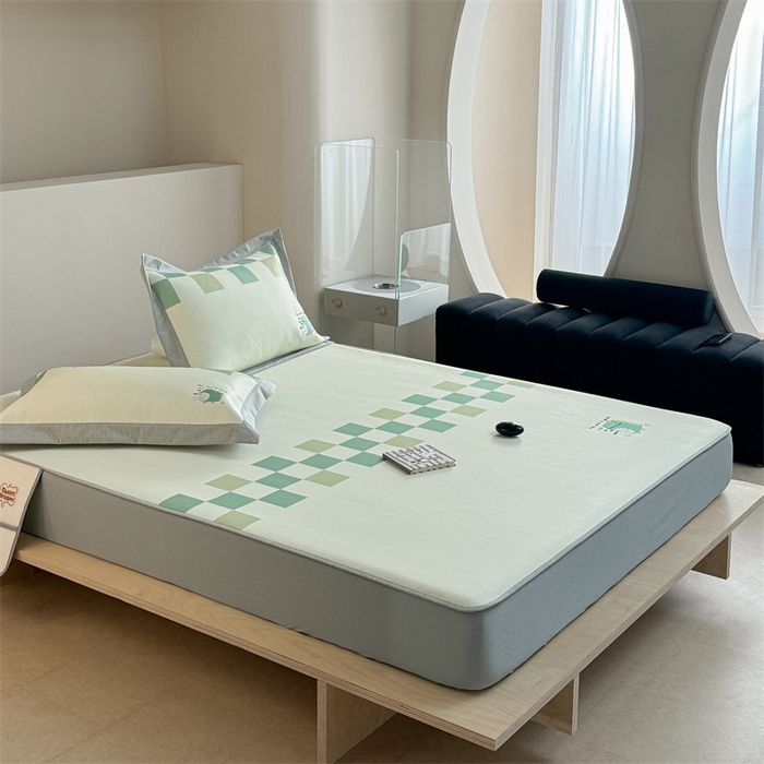 91家纺网 家纺一手货源 找家纺 Sweet dreams甜梦 2025新款母婴级7A抗菌养生冰藤席席子凉席-影棚2床笠款 格子恐龙