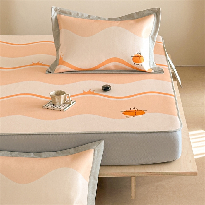 91家纺网 家纺一手货源 找家纺 Sweet dreams甜梦 2025新款母婴级7A抗菌养生冰藤席席子凉席-影棚2床笠款 皇冠橘子猫