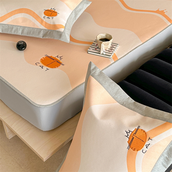 91家纺网 家纺一手货源 找家纺 Sweet dreams甜梦 2025新款母婴级7A抗菌养生冰藤席席子凉席-影棚2床笠款 皇冠橘子猫