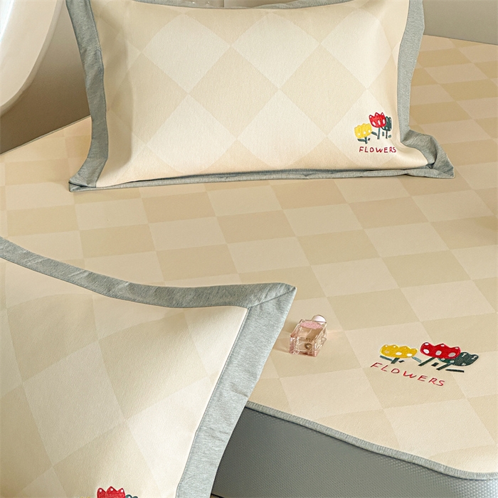 91家纺网 家纺一手货源 找家纺 Sweet dreams甜梦 2025新款母婴级7A抗菌养生冰藤席席子凉席-影棚2床笠款 菱格小花朵