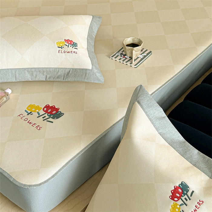 91家纺网 家纺一手货源 找家纺 Sweet dreams甜梦 2025新款母婴级7A抗菌养生冰藤席席子凉席-影棚2床笠款 菱格小花朵