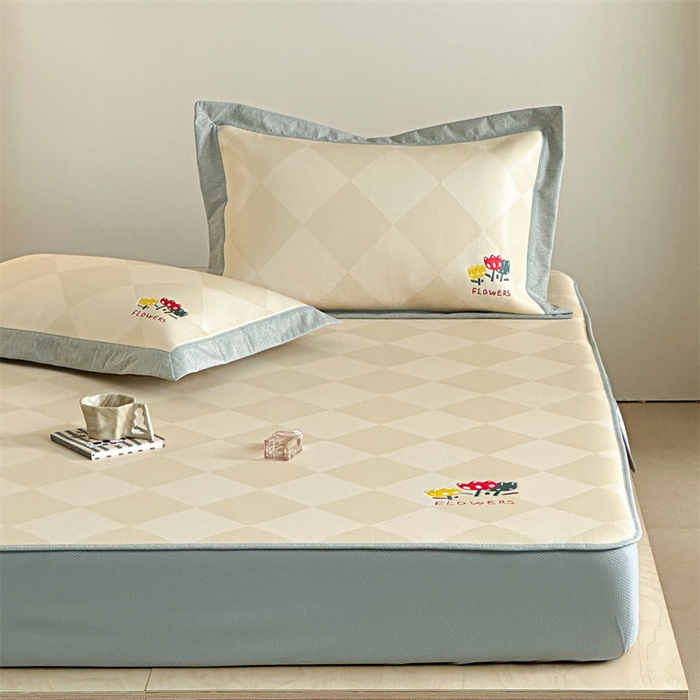 91家纺网 家纺一手货源 找家纺 Sweet dreams甜梦 2025新款母婴级7A抗菌养生冰藤席席子凉席-影棚2床笠款 菱格小花朵