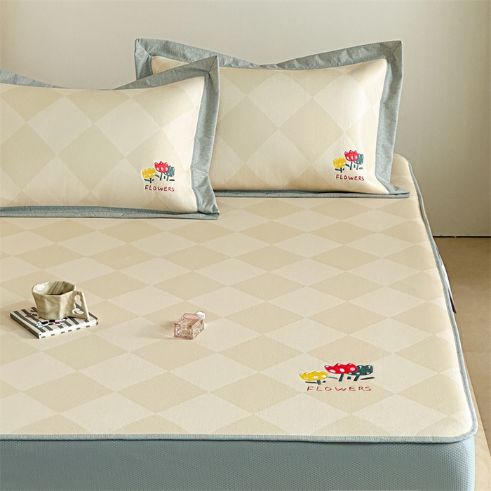 91家纺网 家纺一手货源 找家纺 Sweet dreams甜梦 2025新款母婴级7A抗菌养生冰藤席席子凉席-影棚2床笠款 菱格小花朵