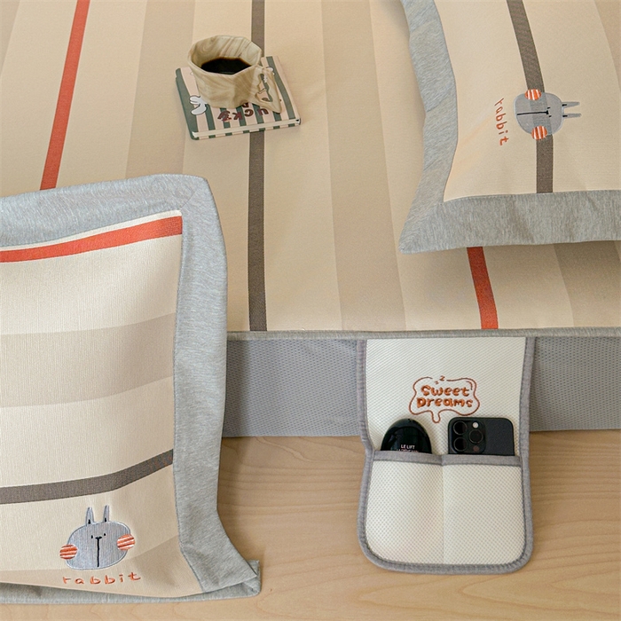 91家纺网 家纺一手货源 找家纺 Sweet dreams甜梦 2025新款母婴级7A抗菌养生冰藤席席子凉席-影棚2床笠款 条纹小兔