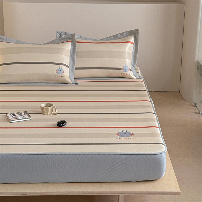 91家纺网 家纺一手货源 找家纺 Sweet dreams甜梦 2025新款母婴级7A抗菌养生冰藤席席子凉席-影棚2床笠款 条纹小兔