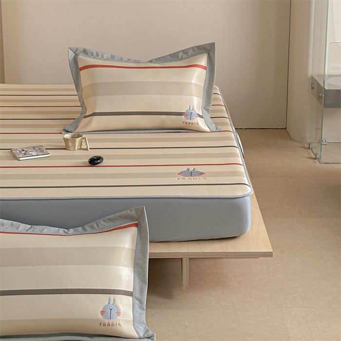 91家纺网 家纺一手货源 找家纺 Sweet dreams甜梦 2025新款母婴级7A抗菌养生冰藤席席子凉席-影棚2床笠款 条纹小兔