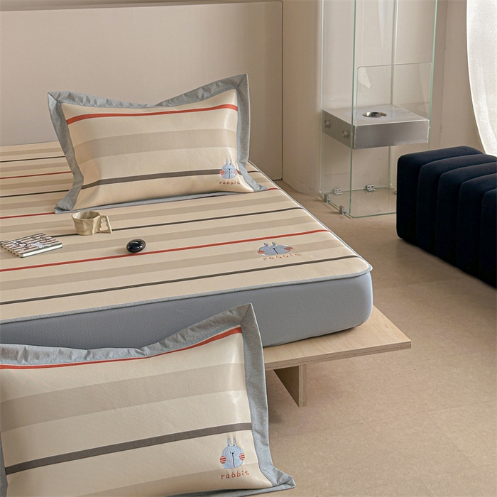 91家纺网 家纺一手货源 找家纺 Sweet dreams甜梦 2025新款母婴级7A抗菌养生冰藤席席子凉席-影棚2床笠款 条纹小兔