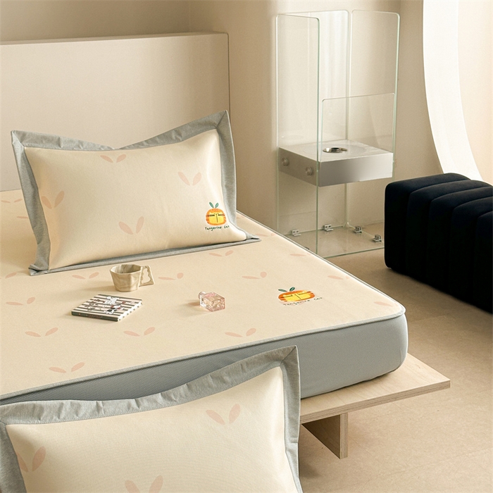 91家纺网 家纺一手货源 找家纺 Sweet dreams甜梦 2025新款母婴级7A抗菌养生冰藤席席子凉席-影棚2床笠款 小草毛毛