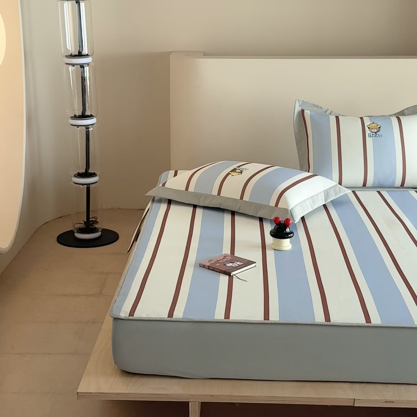 91家纺网 家纺一手货源 找家纺 Sweet dreams甜梦 2025新款母婴级7A抗菌养生冰藤席席子凉席-影棚2床笠款 酷酷熊