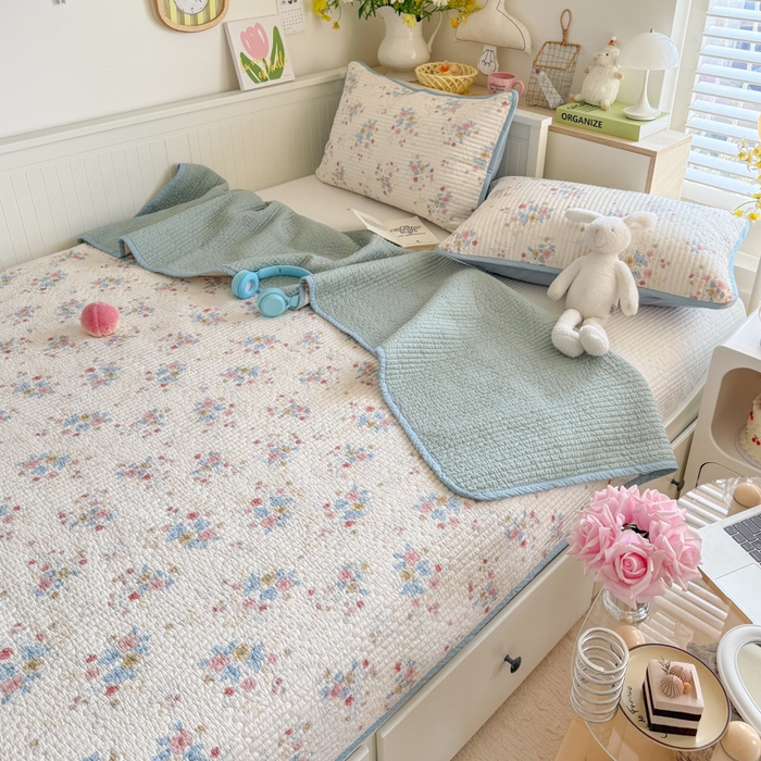 91家纺网 家纺一手货源 找家纺 茉夕家纺 2025新款新疆棉花水洗床盖 淡雅花影