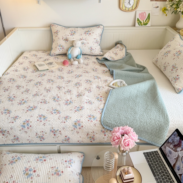 91家纺网 家纺一手货源 找家纺 茉夕家纺 2025新款新疆棉花水洗床盖 淡雅花影