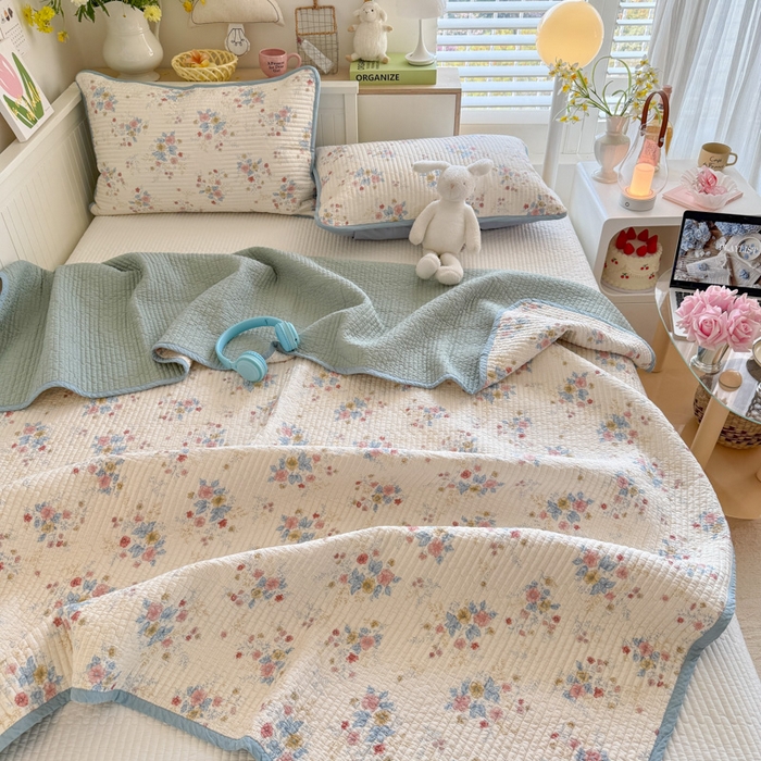 91家纺网 家纺一手货源 找家纺 茉夕家纺 2025新款新疆棉花水洗床盖 淡雅花影