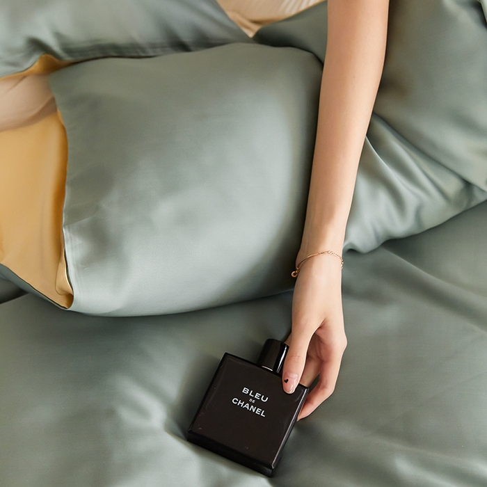 91家纺网 家纺一手货源 找家纺 咏绒家纺工厂店 2025新款60S奥地利兰精天丝轻奢四件套系列（风格二） 天青色-香槟金