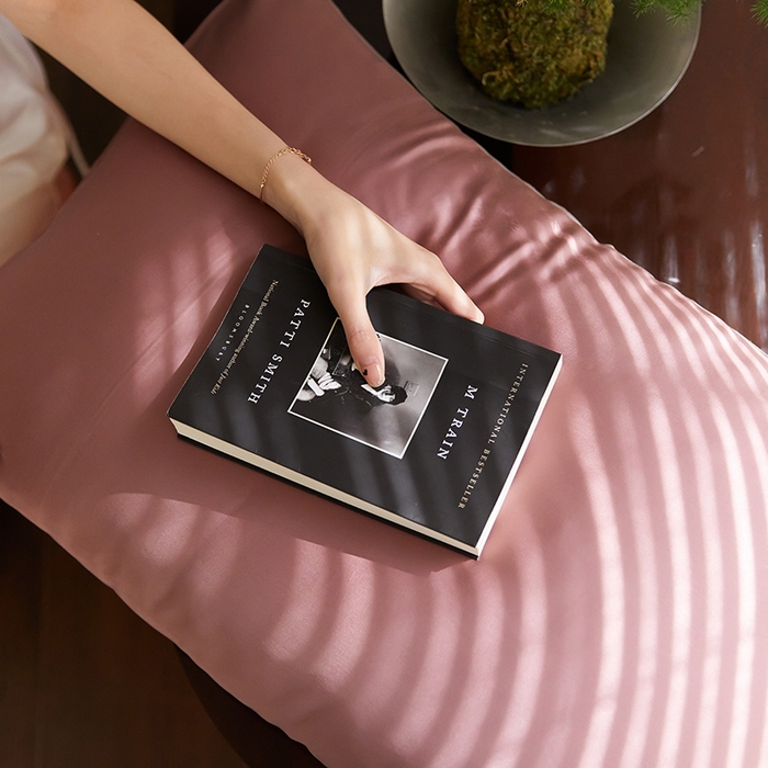 91家纺网 家纺一手货源 找家纺 咏绒家纺工厂店 2025新款60S奥地利兰精天丝轻奢四件套系列（风格二） 野樱莓-芋泥灰