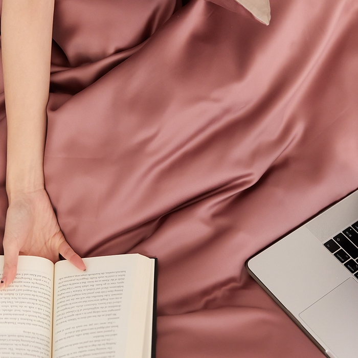 91家纺网 家纺一手货源 找家纺 咏绒家纺工厂店 2025新款60S奥地利兰精天丝轻奢四件套系列（风格二） 野樱莓-芋泥灰