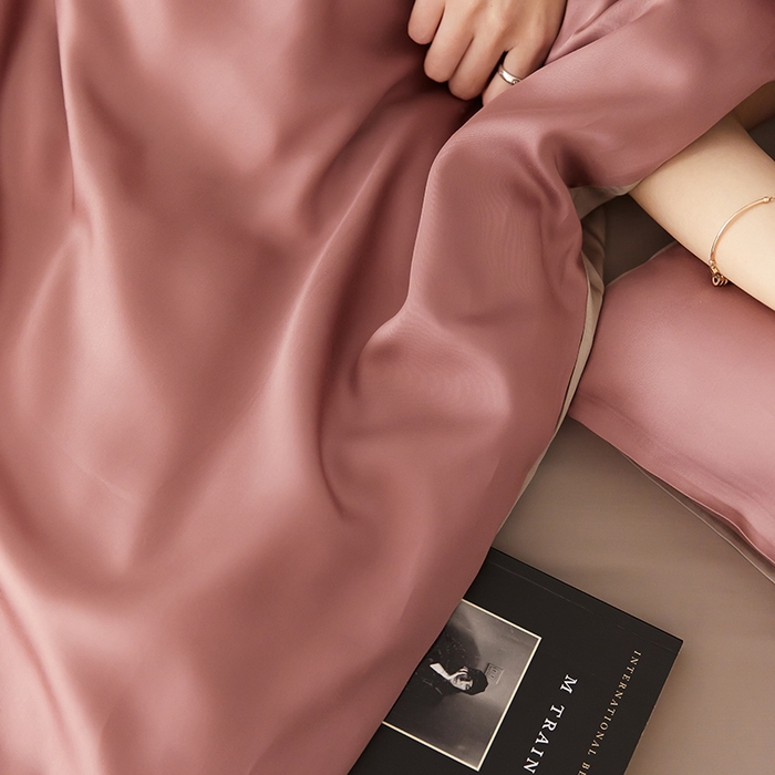 91家纺网 家纺一手货源 找家纺 咏绒家纺工厂店 2025新款60S奥地利兰精天丝轻奢四件套系列（风格二） 野樱莓-芋泥灰