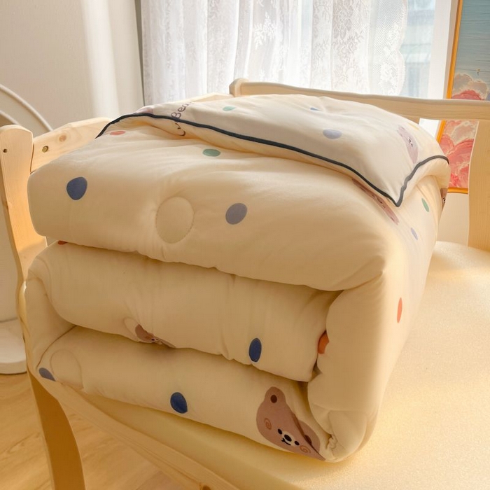 91家纺网 家纺一手货源 找家纺  （不断货 提供买家秀）2025年新款A类母婴级宝宝被子豆豆绒牛奶针织棉被子儿童豆豆被大豆被春秋被 波点小熊