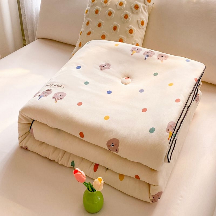 91家纺网 家纺一手货源 找家纺  （不断货 提供买家秀）2025年新款A类母婴级宝宝被子豆豆绒牛奶针织棉被子儿童豆豆被大豆被春秋被 波点小熊