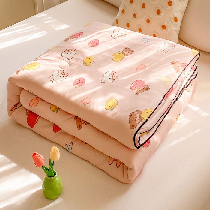 91家纺网 家纺一手货源 找家纺  （不断货 提供买家秀）2025年新款A类母婴级宝宝被子豆豆绒牛奶针织棉被子儿童豆豆被大豆被春秋被 草莓兔兔