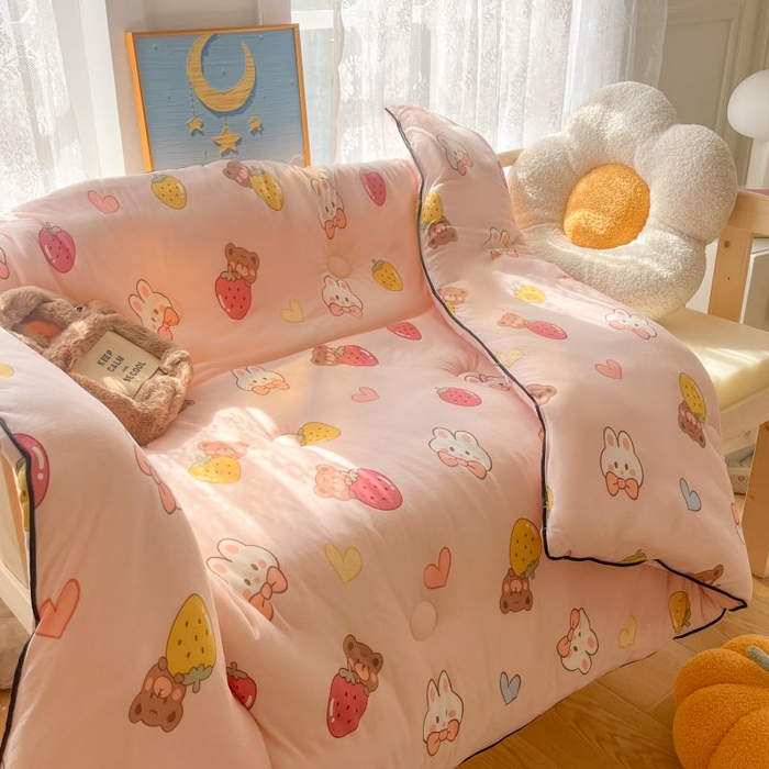 91家纺网 家纺一手货源 找家纺  （不断货 提供买家秀）2025年新款A类母婴级宝宝被子豆豆绒牛奶针织棉被子儿童豆豆被大豆被春秋被 草莓兔兔