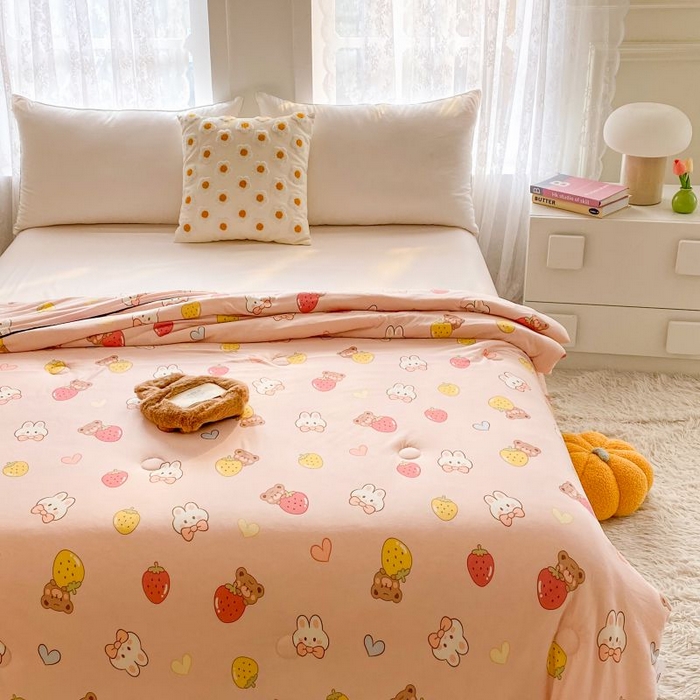 91家纺网 家纺一手货源 找家纺  （不断货 提供买家秀）2025年新款A类母婴级宝宝被子豆豆绒牛奶针织棉被子儿童豆豆被大豆被春秋被 草莓兔兔