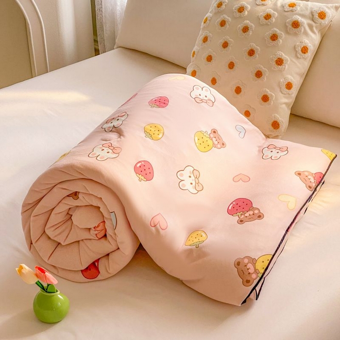 91家纺网 家纺一手货源 找家纺  （不断货 提供买家秀）2025年新款A类母婴级宝宝被子豆豆绒牛奶针织棉被子儿童豆豆被大豆被春秋被 草莓兔兔